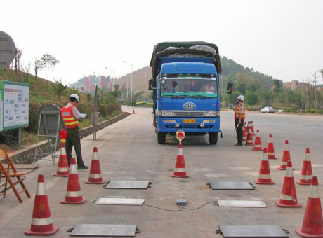 軸重秤-高速公路交警專用地磅、便攜式公路超載檢測(cè)系統(tǒng)